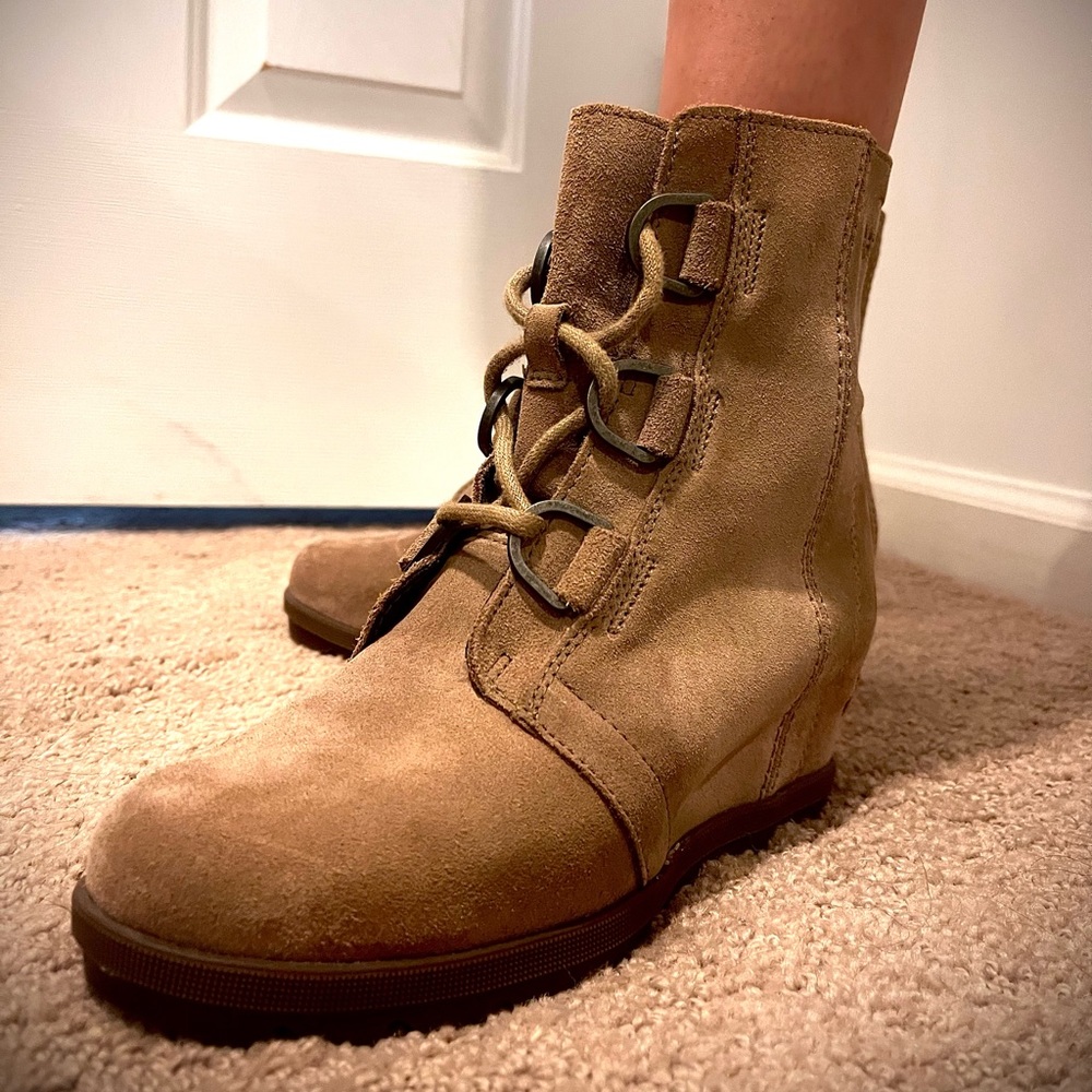 Sorel, size 5, inch heal, rounded laces